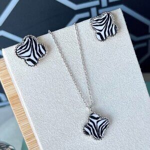Zebra Lana necklace & earring set